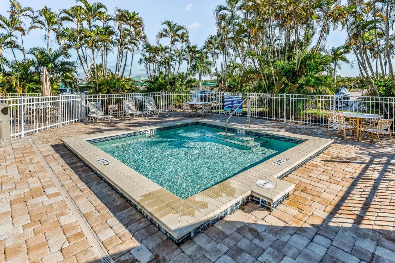 Bonita Beach And Tennis Club Hotel Bonita Springs Exterior photo